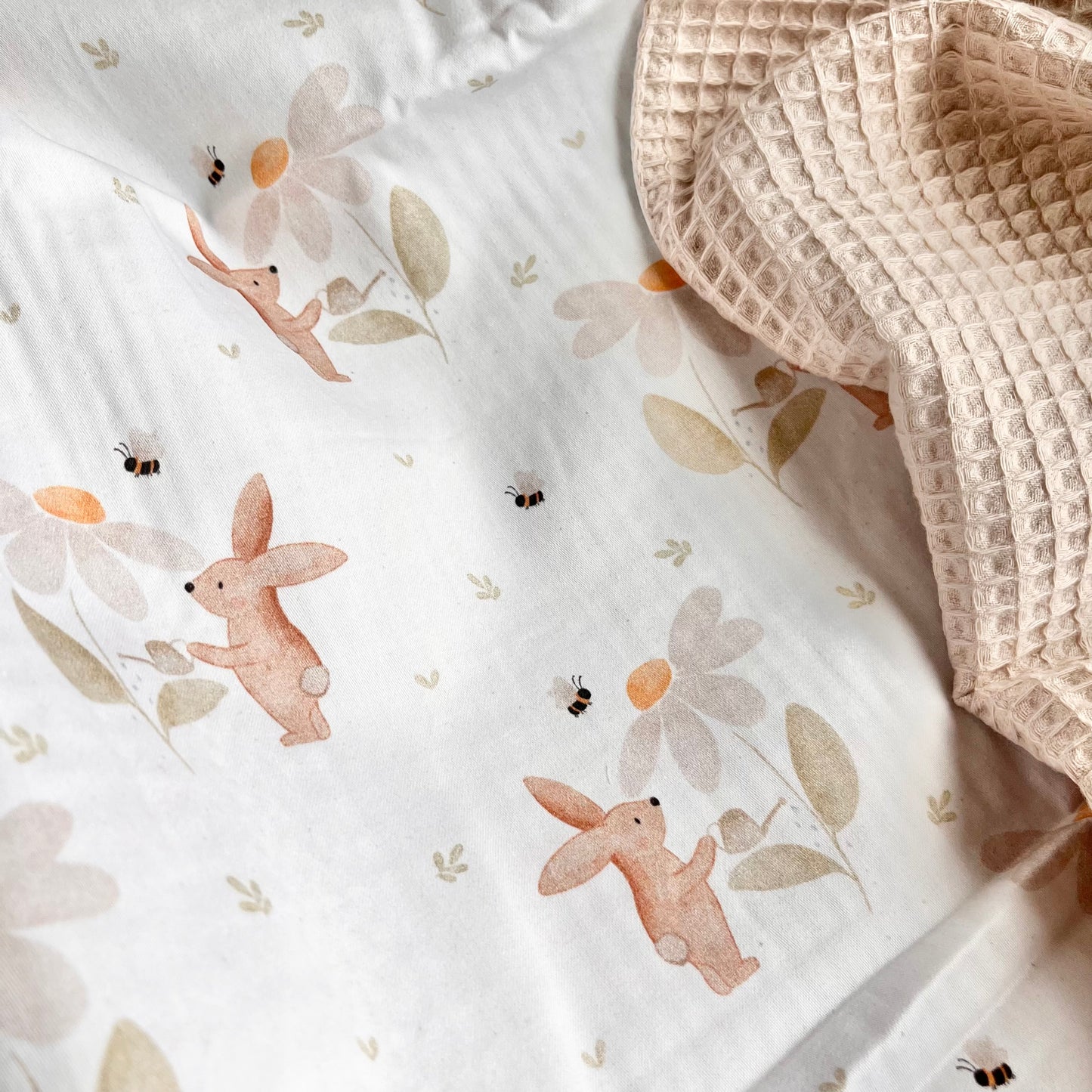 Kuscheldecke “Blumenhase” | wählbare Rückseite