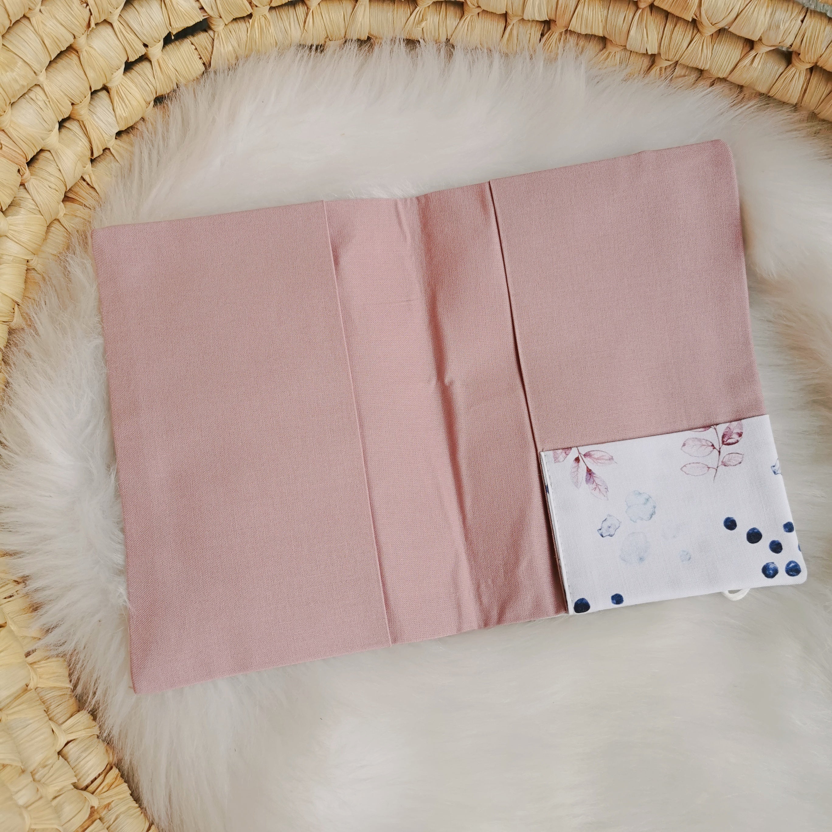 Maternity Passport Cover "Leaves & Dots"