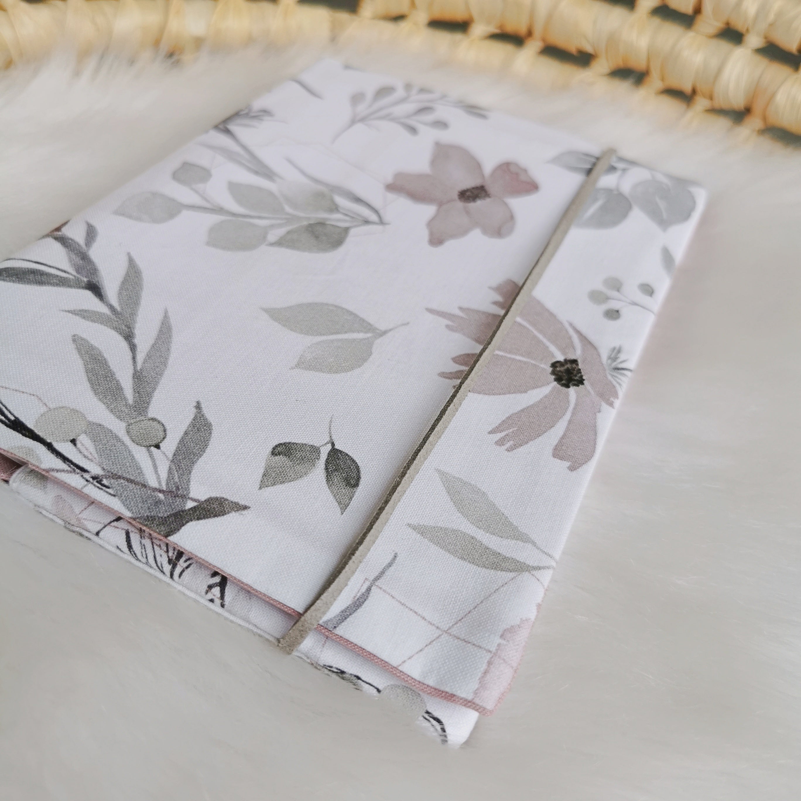 Maternity Passport Cover "Magnolias"