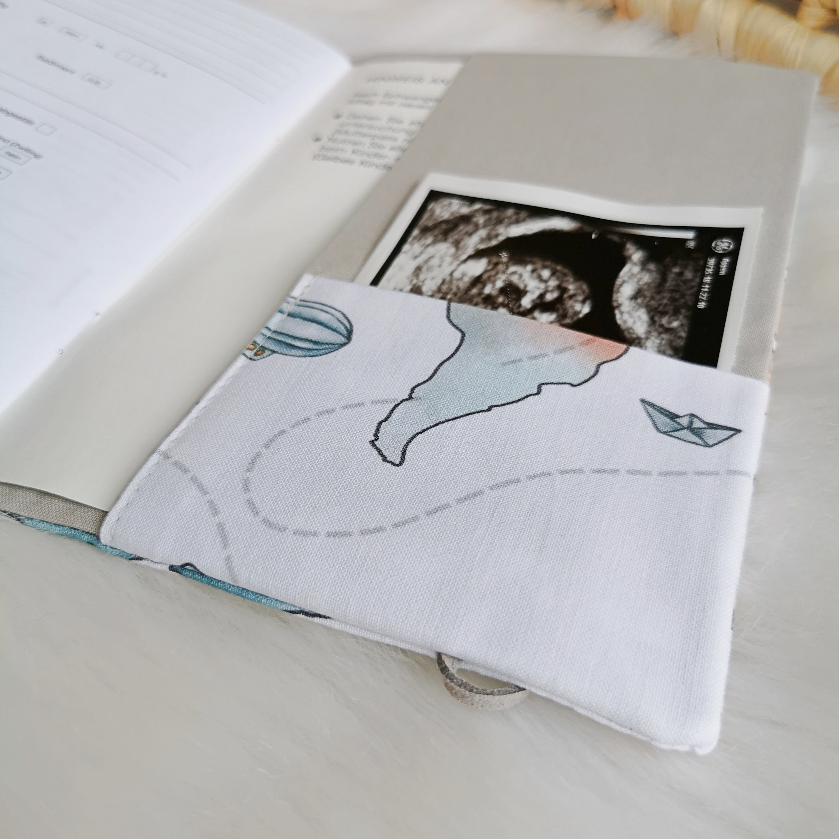 Maternity Passport Cover "World Trip"