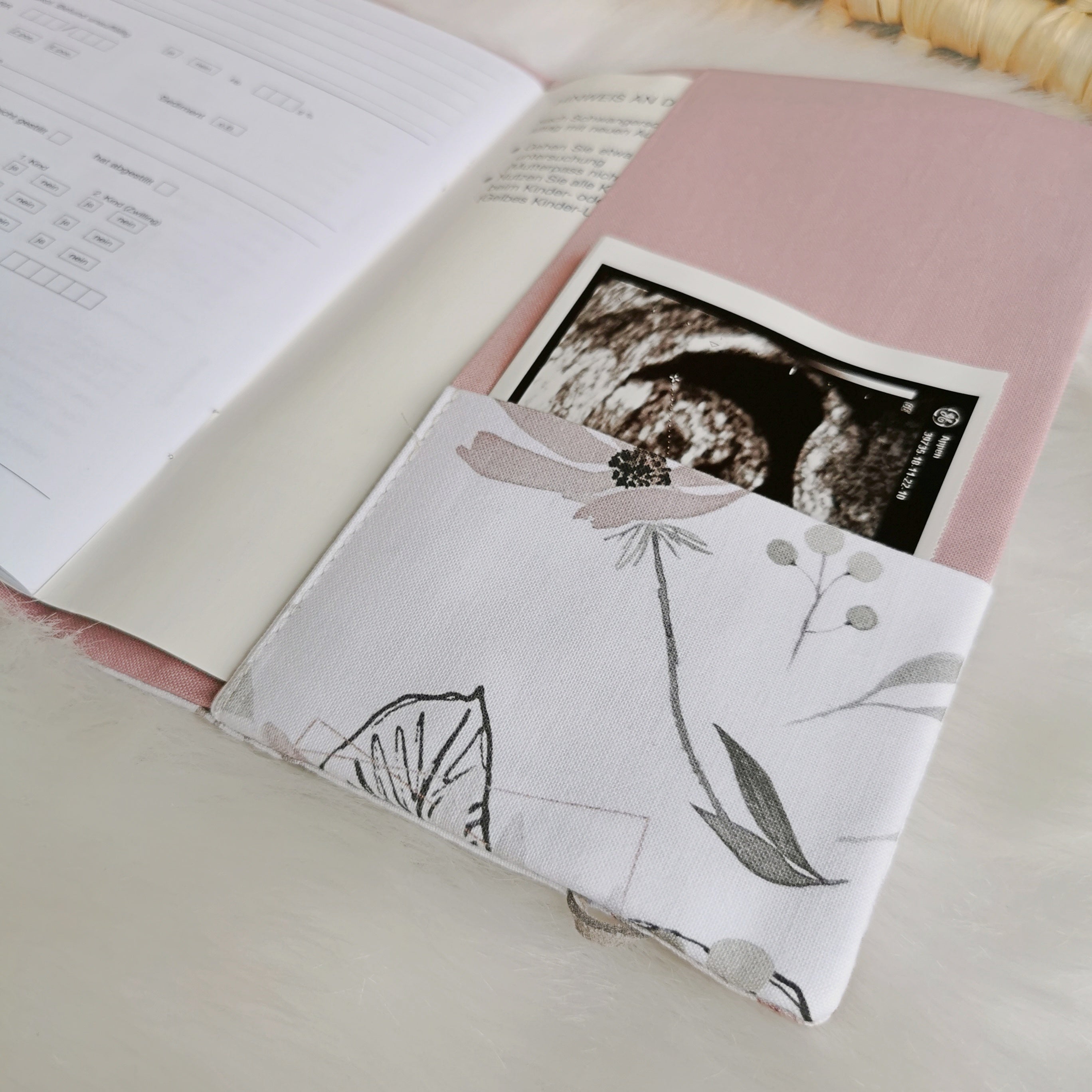 Maternity Passport Cover "Magnolias"