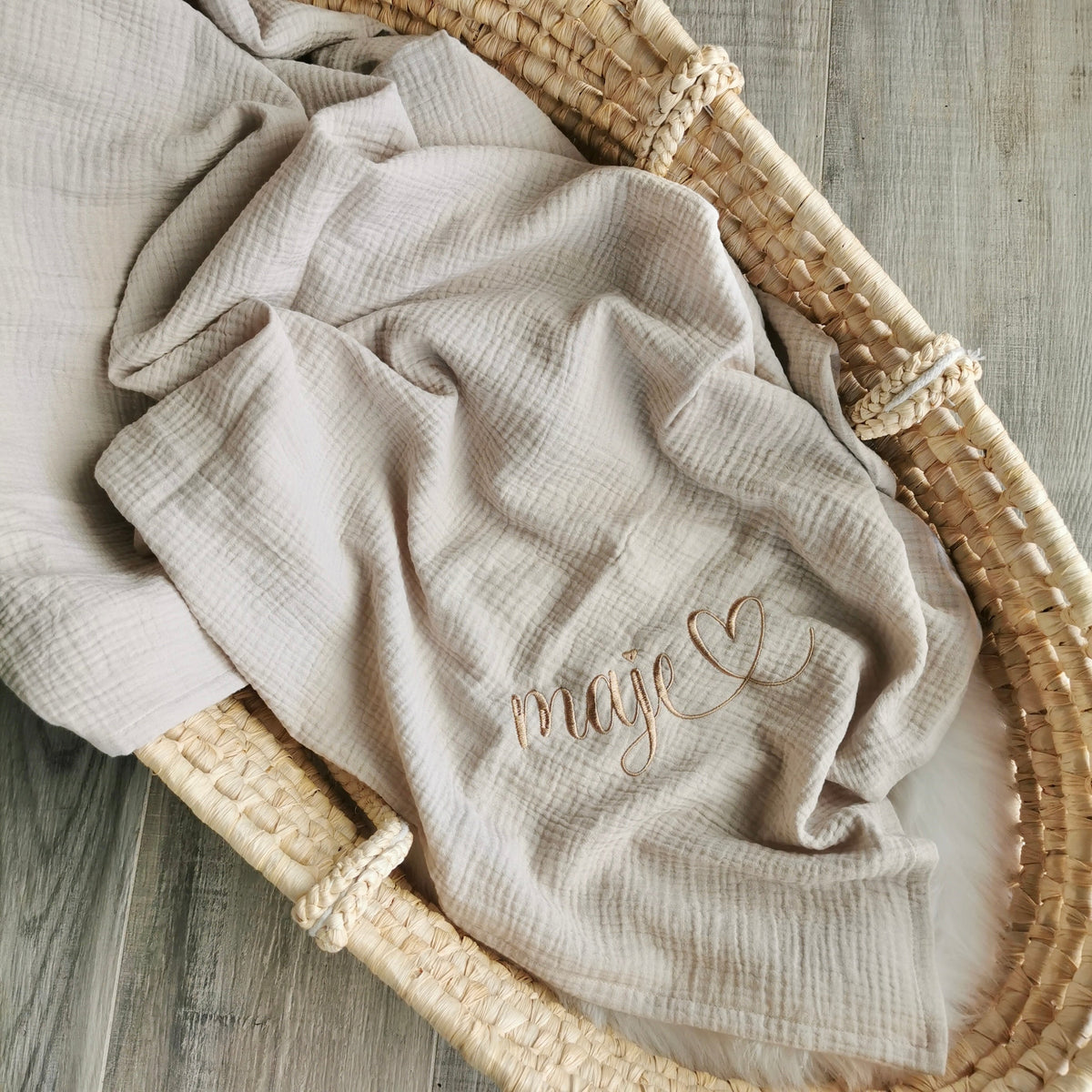 Personalisiertes Musselintuch aus Bio-Baumwolle mit Namensstickerei, ideal für Babys