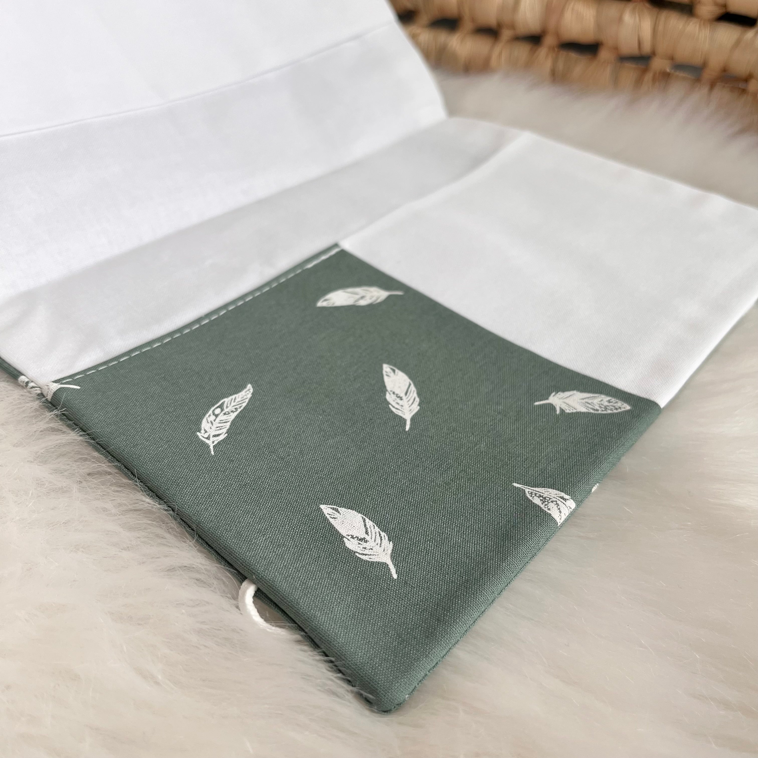 U-book cover "feathers", green