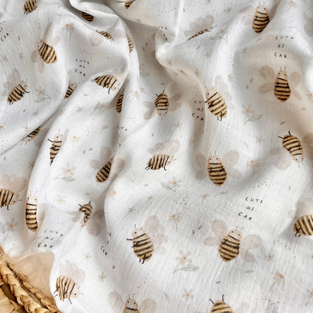 Muslin cloth "cute as can bee"