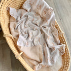 Kuscheldecke "Blumenhase" | 120x120cm, Rückseite sand beige