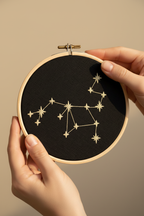 Stickrahmen Sagittarius in Händen