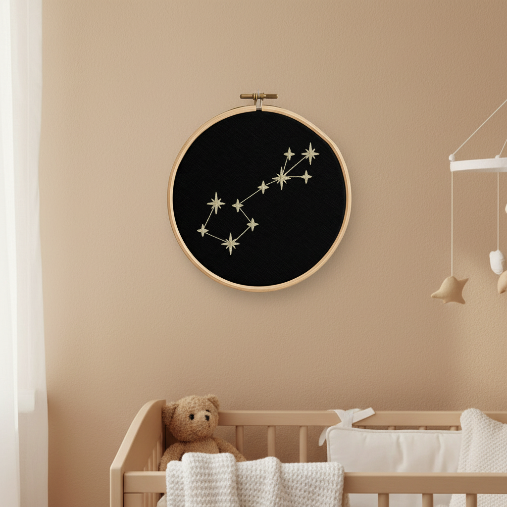 Stickrahmen Scorpio an Nursery-Wand