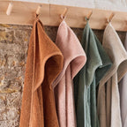 Personalisiertes Kapuzenhandtuch Frottee ecru – Baby Badeponcho mit Namen bestickt
