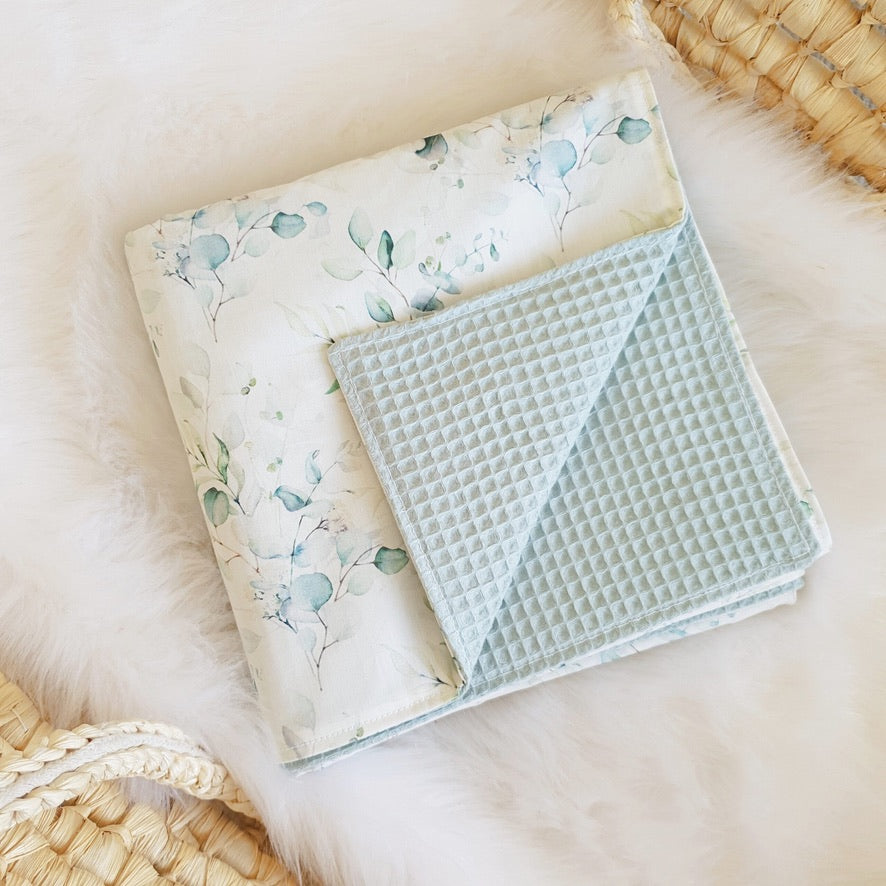 Babydecke aus 100% Baumwolle mit Namen | Geschenk zur Geburt | personalisiert | Geburtsdecke | Kuscheldecke | Eukalyptus | handmade Shop aus Hamburg | nachhaltig | plastikfreier Versand