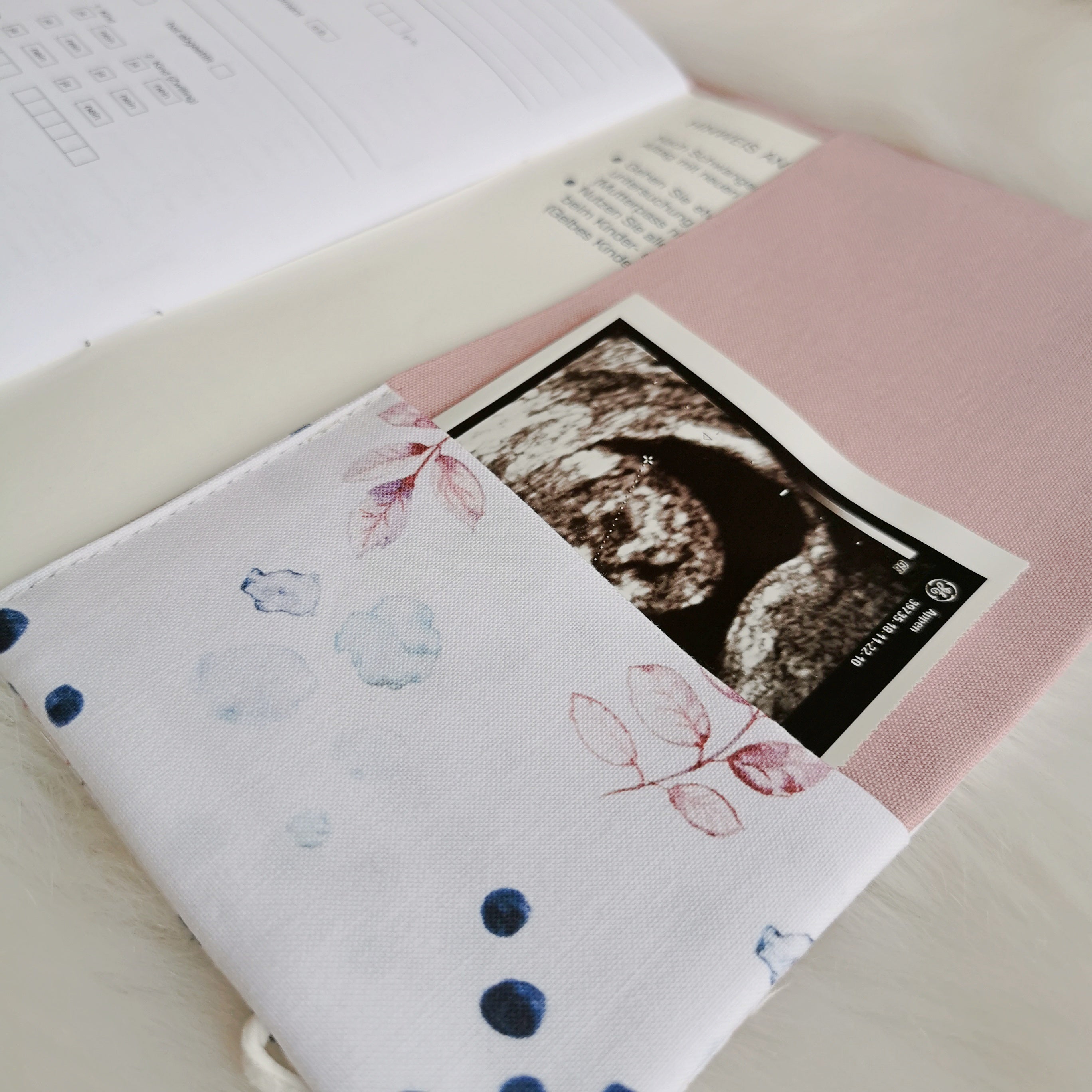 Etui Passeport Maternité "Feuilles &amp; Pois"