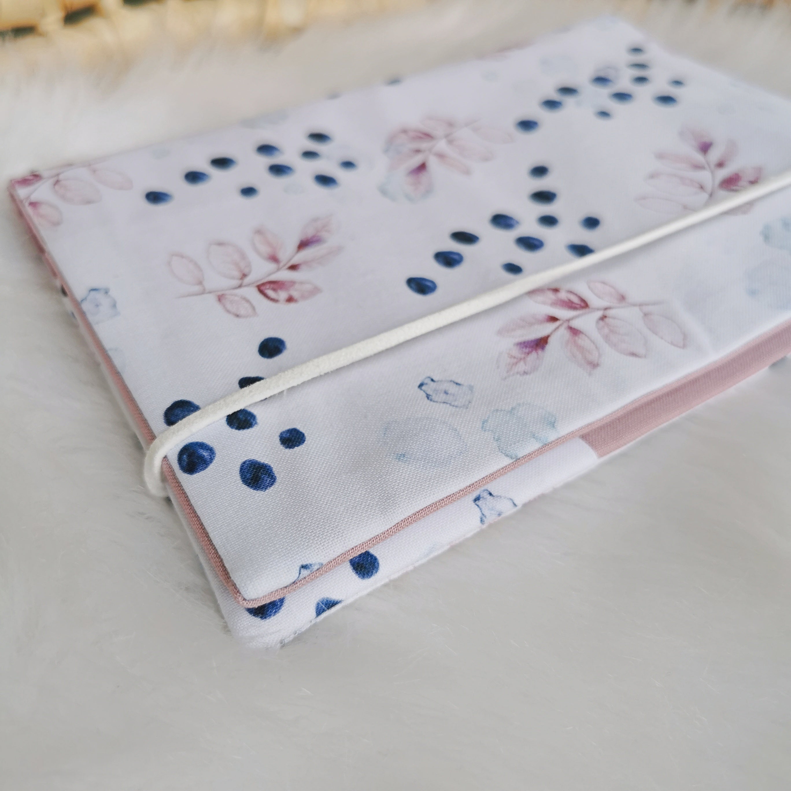 Etui Passeport Maternité "Feuilles &amp; Pois"